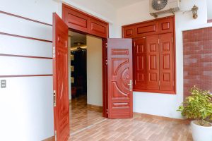 Lưu ý khi chọn cửa thép vân gỗ