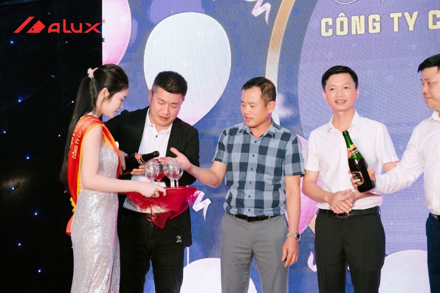 Alux - Kết Nối Bền Vững Đồng Hành Vươn Xa Cùng Cửa Nghệ An