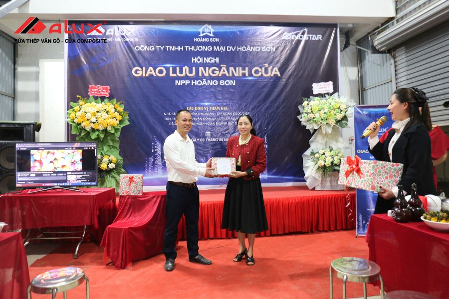 Thương Hiệu Alux Đồng Hành Cùng NPP Hoàng Sơn Tổ Chức Hội Nghị Giao Lưu Ngành Cửa