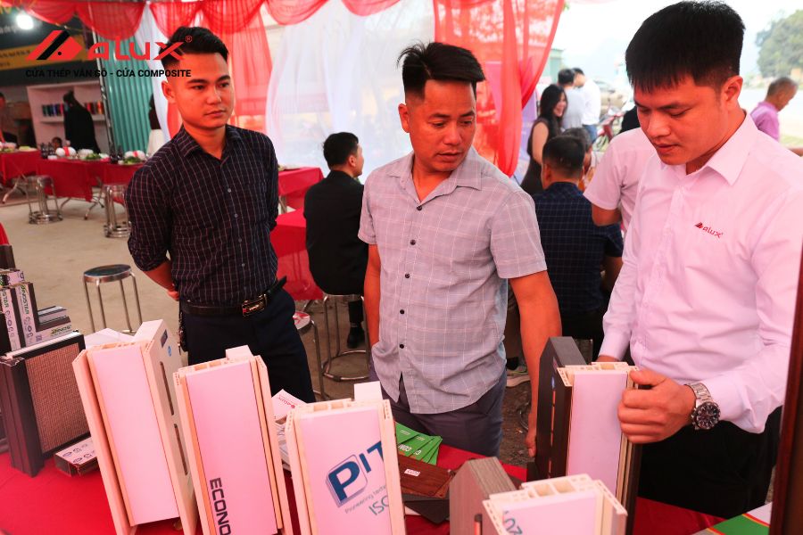 Thương Hiệu Alux Đồng Hành Cùng NPP Hoàng Sơn Tổ Chức Hội Nghị Giao Lưu Ngành Cửa