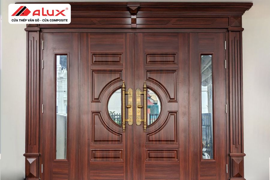Có Nên Lựa Chọn Cửa Thép Vân Gỗ Có Kính