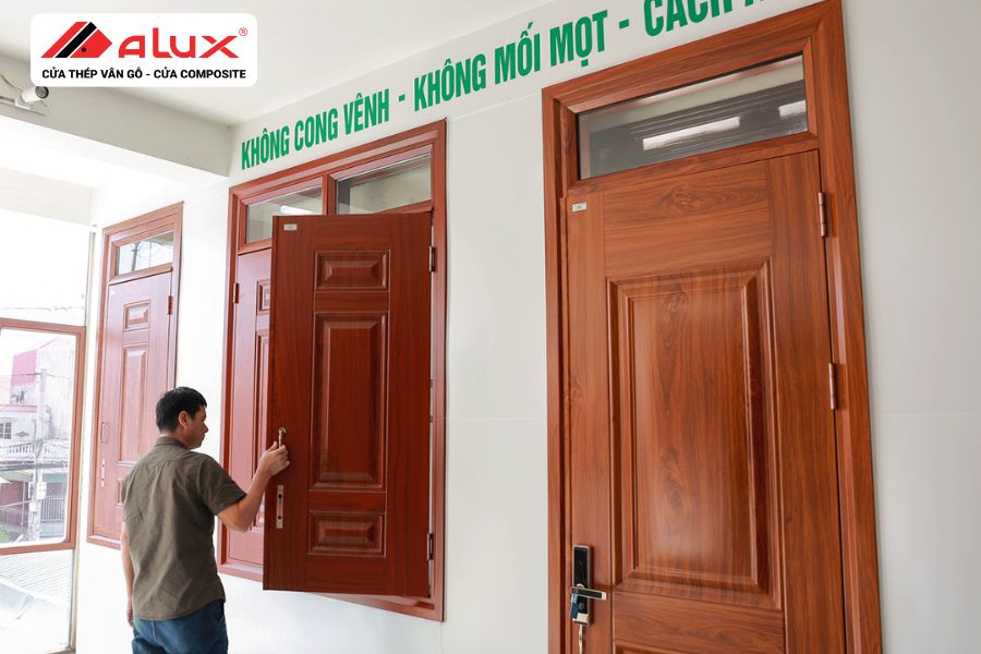 Lý Do Cửa Sổ Thép Vân Gỗ Được Ưa Chuộng Hiện Nay