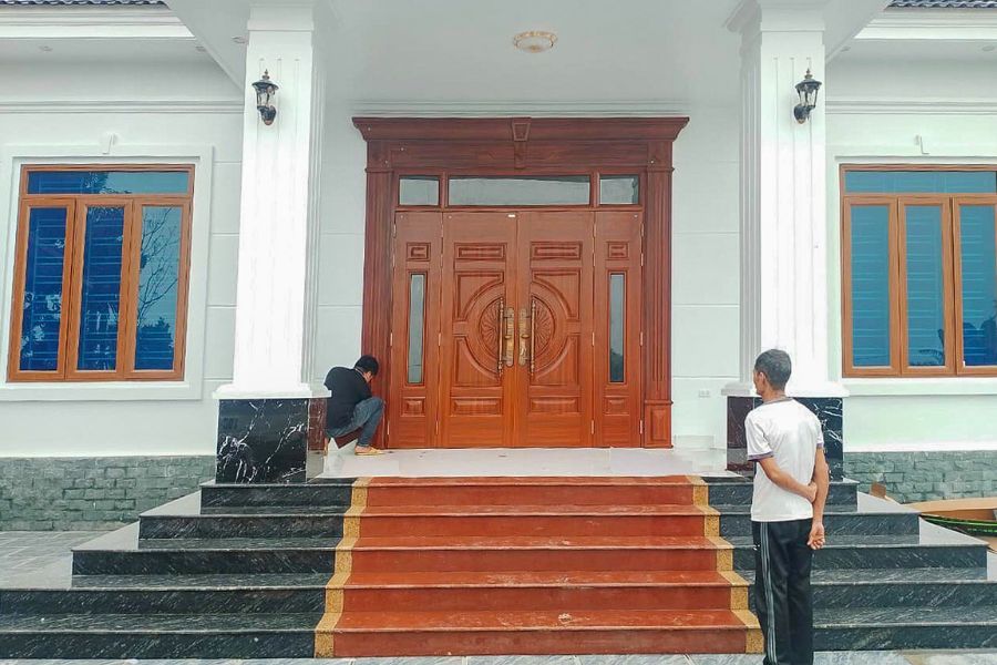 Mua Cửa Thép Vân Gỗ Giá Rẻ Ở Đâu?