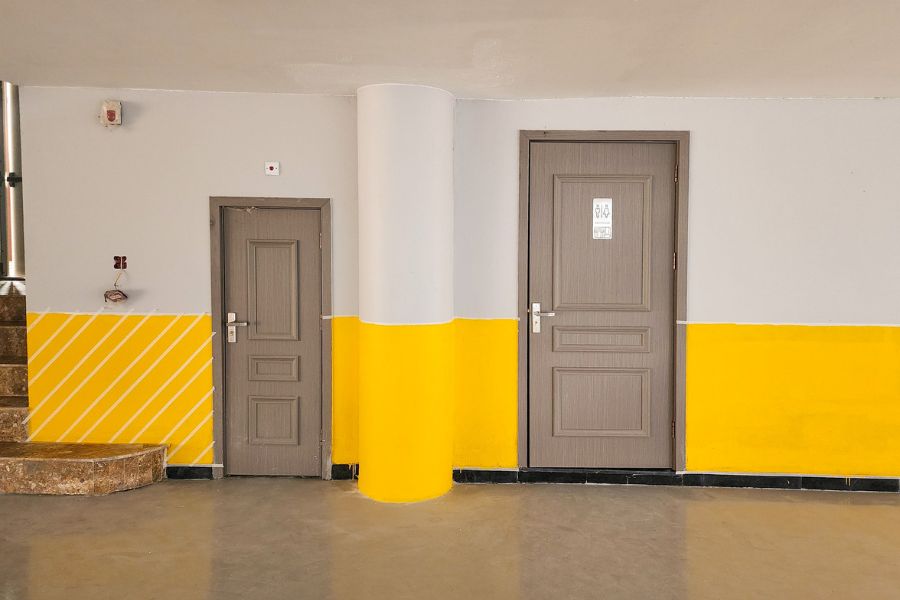 Những Lưu Ý Khi Lắp Đặt Cửa Gỗ Composite