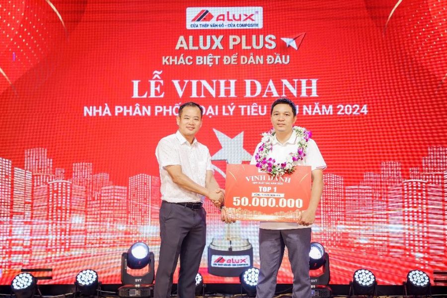 Vietnamnet.vn - Alumax Việt Nam ra mắt dòng cửa thép vân gỗ thế hệ mới Alux Plus