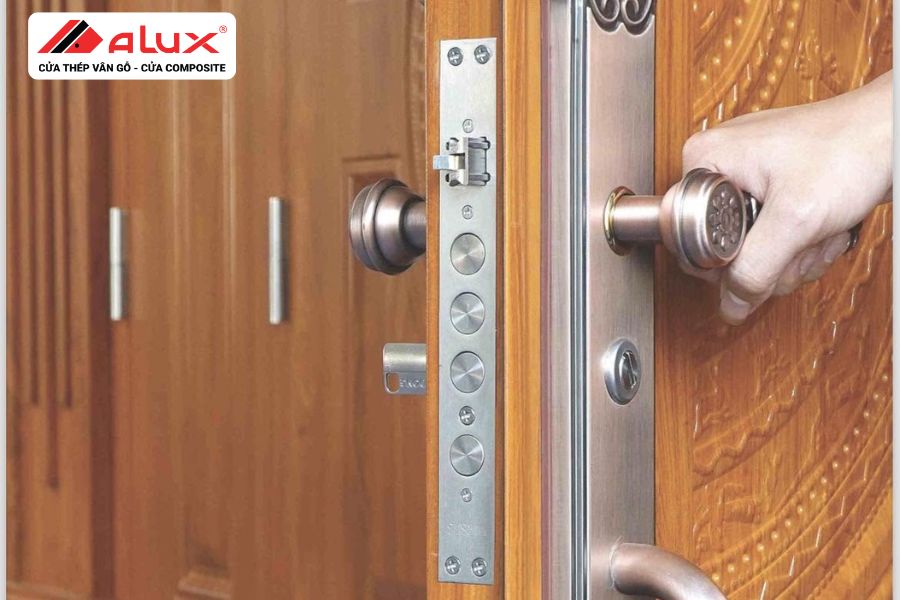 Cửa Thép Vân Gỗ Đạt Chuẩn Cần Những Yếu Tố Gì