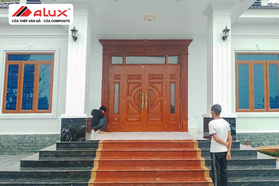 Cửa Thép Vân Gỗ Đạt Chuẩn Cần Những Yếu Tố Gì