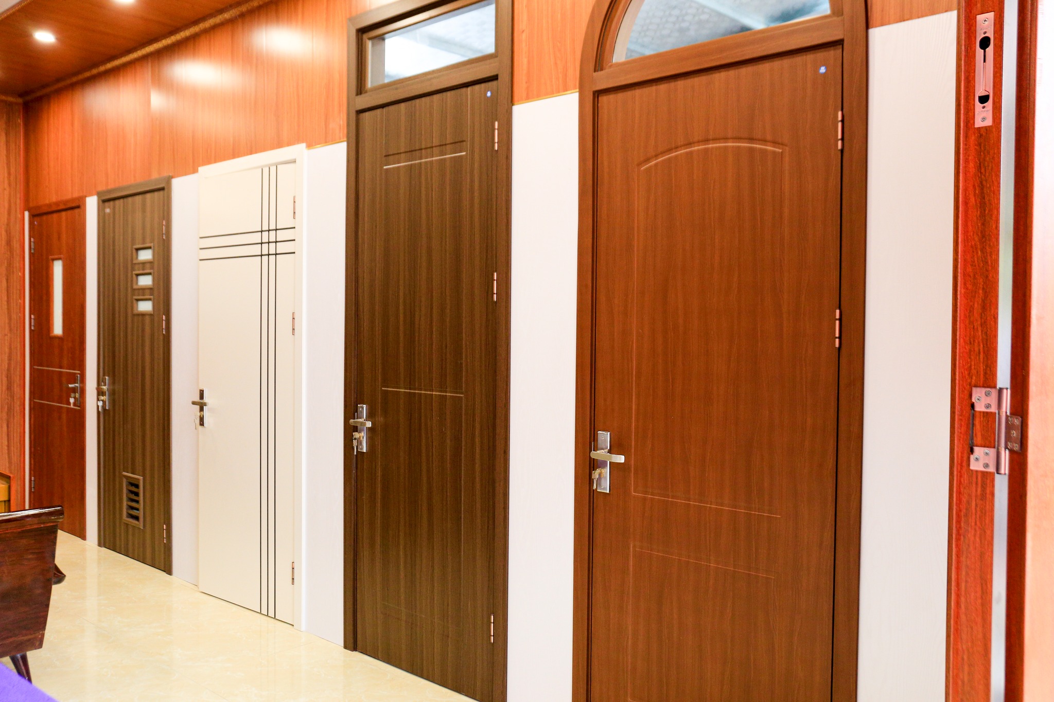 Showroom địa chỉ bán cửa thép vân gỗ tại Thanh Hoá