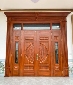 So sánh cửa thép vân gỗ Alux và cửa thép thông thường: khác biệt về thiết kế, độ bền, tính năng an toàn và giá trị lâu dài. Nên chọn loại cửa nào