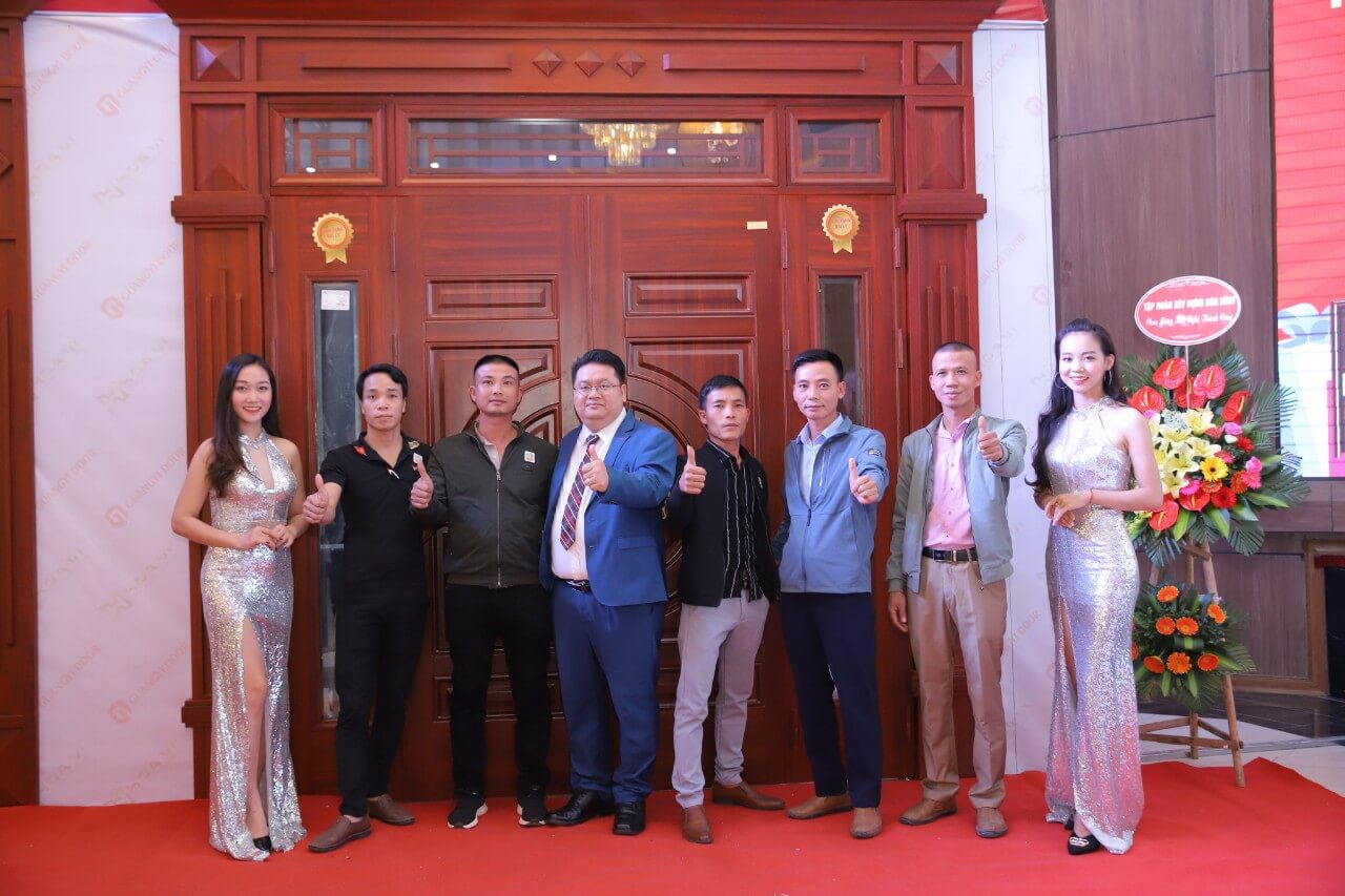 Cửa thép vân gỗ Hoa Vĩ