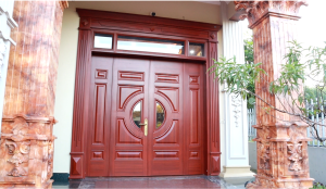 Đánh giá thực tế cửa thép vân gỗ Alux sau 3 năm sử dụng