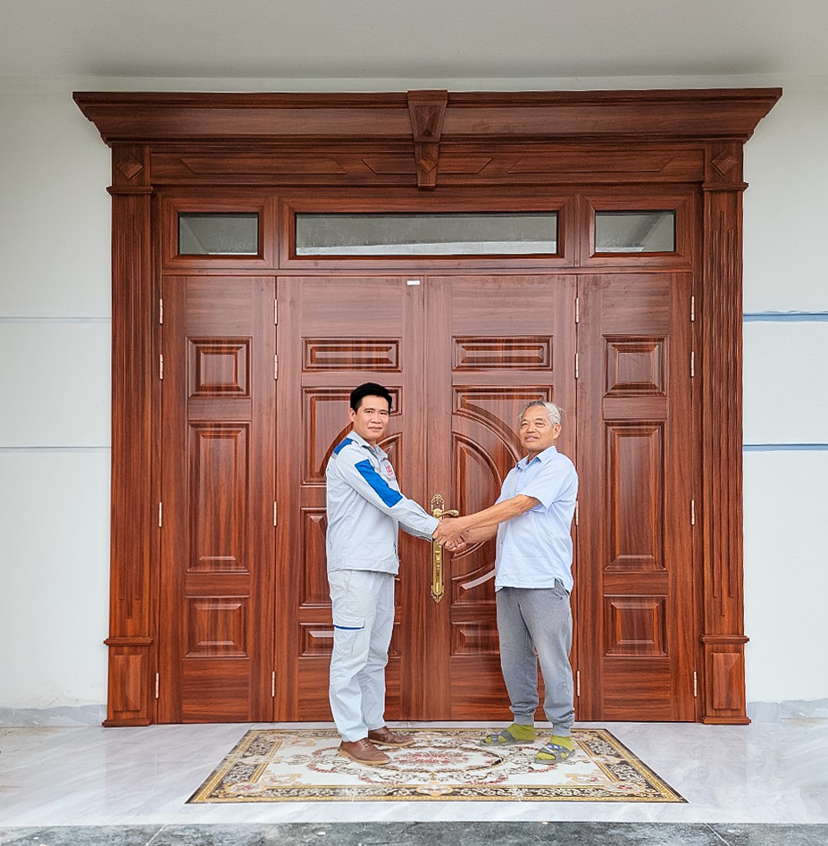 Vì sao Alux được khách hàng tin chọn khi lắp đặt cửa thép vân gỗ?