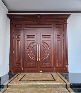Cửa thép vân gỗ có bị phai màu không