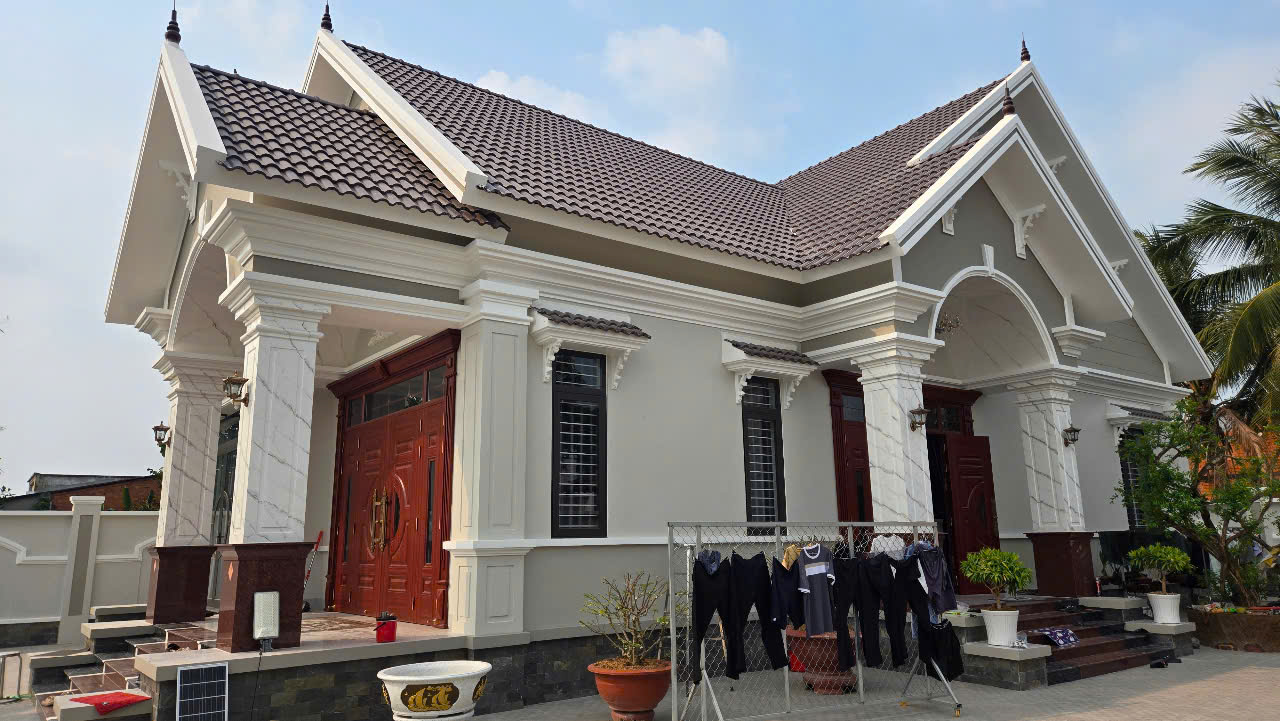 Nhà mái lệch, mái Thái