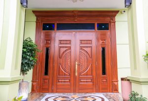 Cửa thép vân gỗ có bị gỉ sét không?