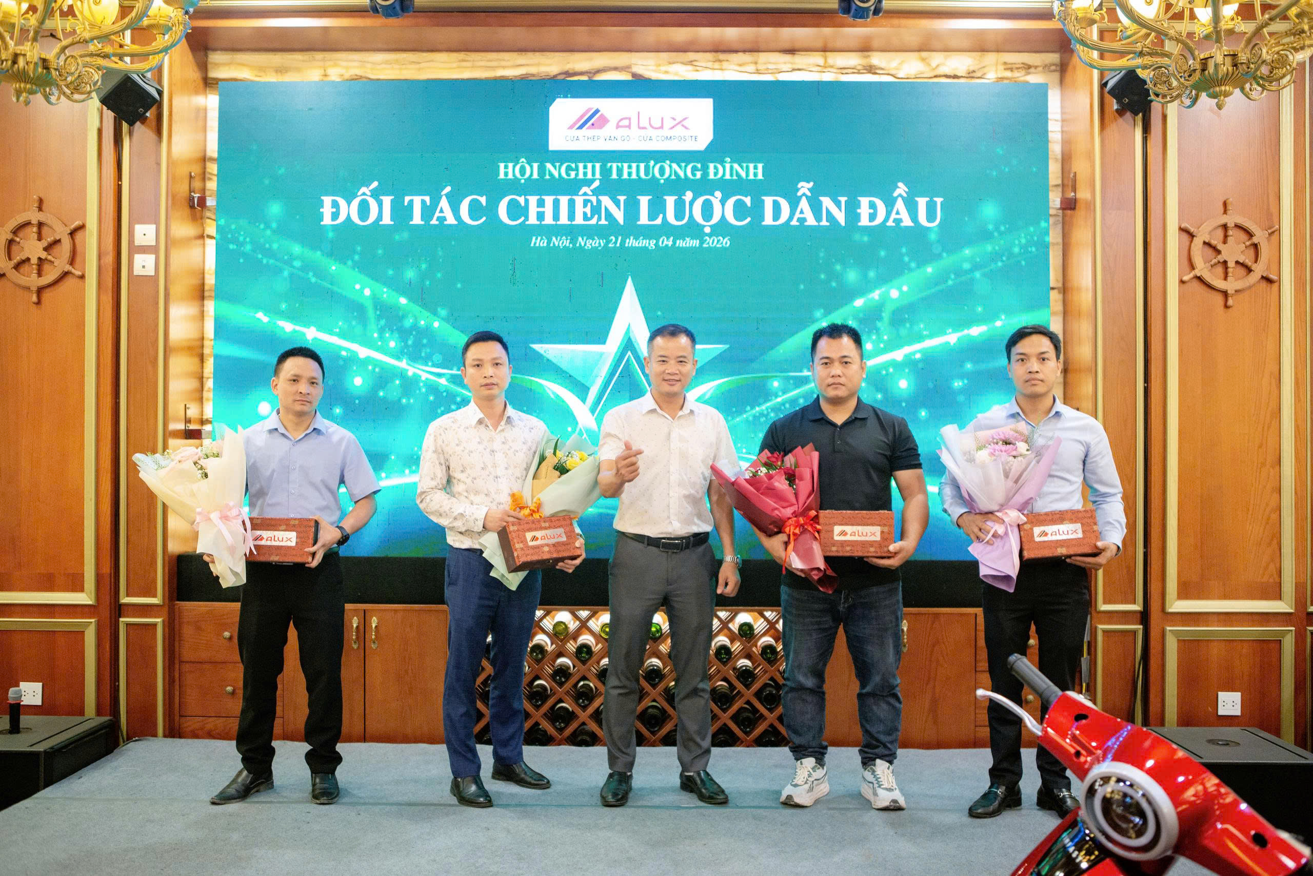 Trao giải Nhà phân phối Alux