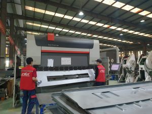 Có nên mua cửa thép vân gỗ trực tiếp từ nhà máy không?