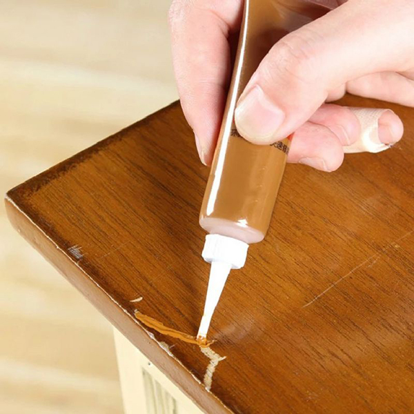 Cửa thép vân gỗ bị trầy xước thì xử lý thế nào?