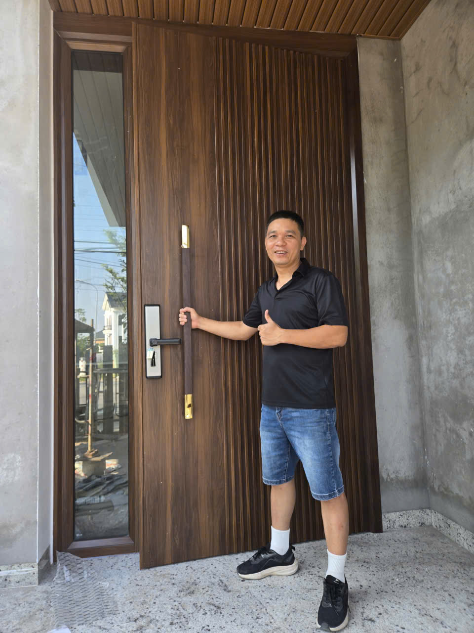Chung cư dùng cửa thép vân gỗ có phù hợp không?