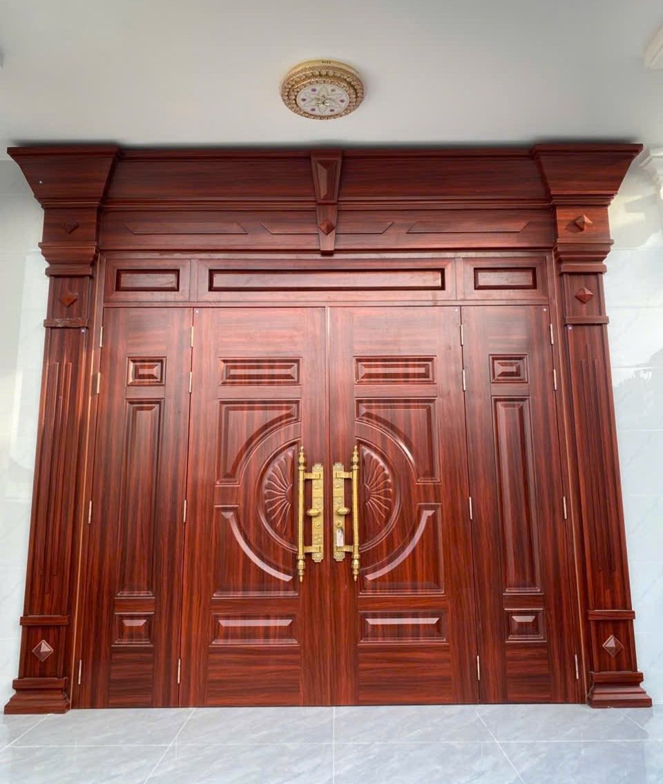 5 lý do nên chọn cửa thép vân gỗ thay vì cửa nhôm vân gỗ