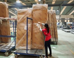 Đội ngũ kỹ thuật Alux chuẩn bị một lô hàng xuất xưởng như thế nào?