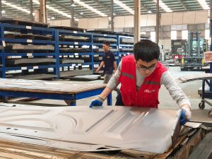 Từ tấm thép mạ điện đến bộ cửa hoàn thiện: Hành trình sản xuất tại Alux