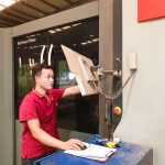 Nhà máy cửa hiện đại cần tiêu chuẩn nào để đảm bảo chất lượng?