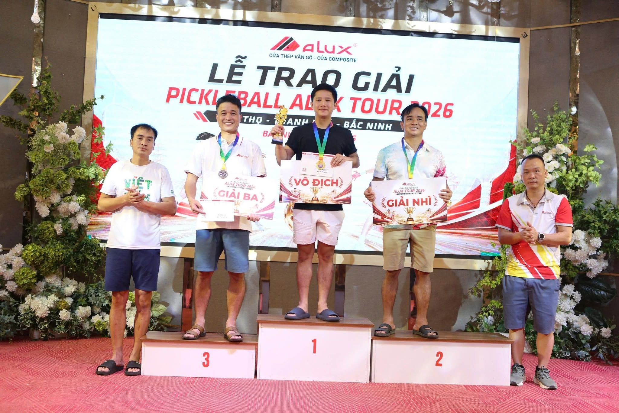 Trao cup nội dung đơn nam