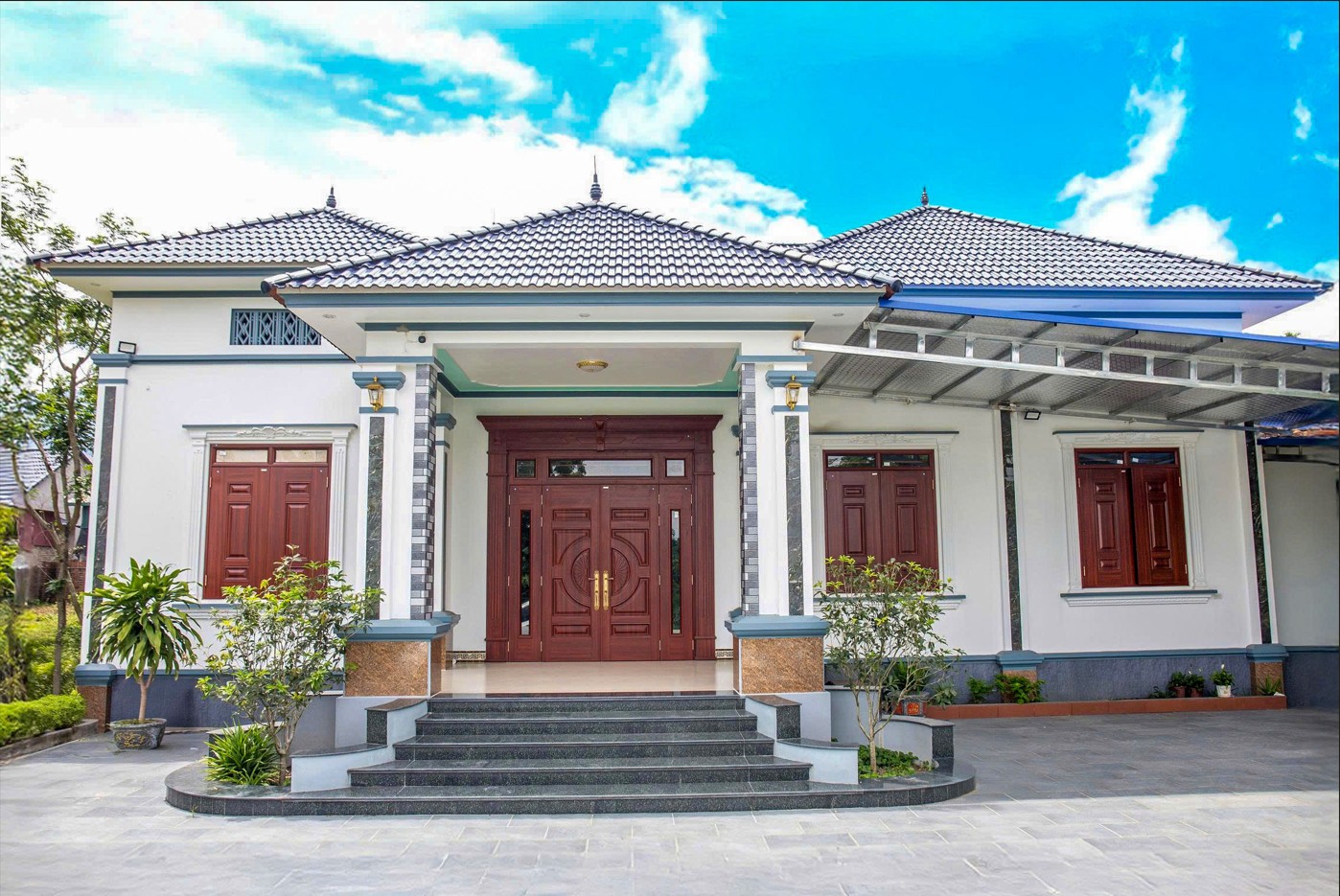 Nhà cấp 4 mái Nhật nên sử dụng hệ cửa như thế nào?