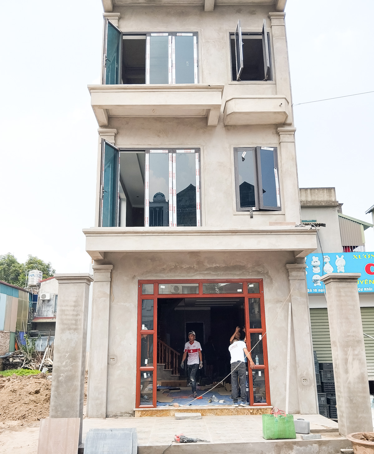 Đặt cửa trước khi khảo sát ô chờ
