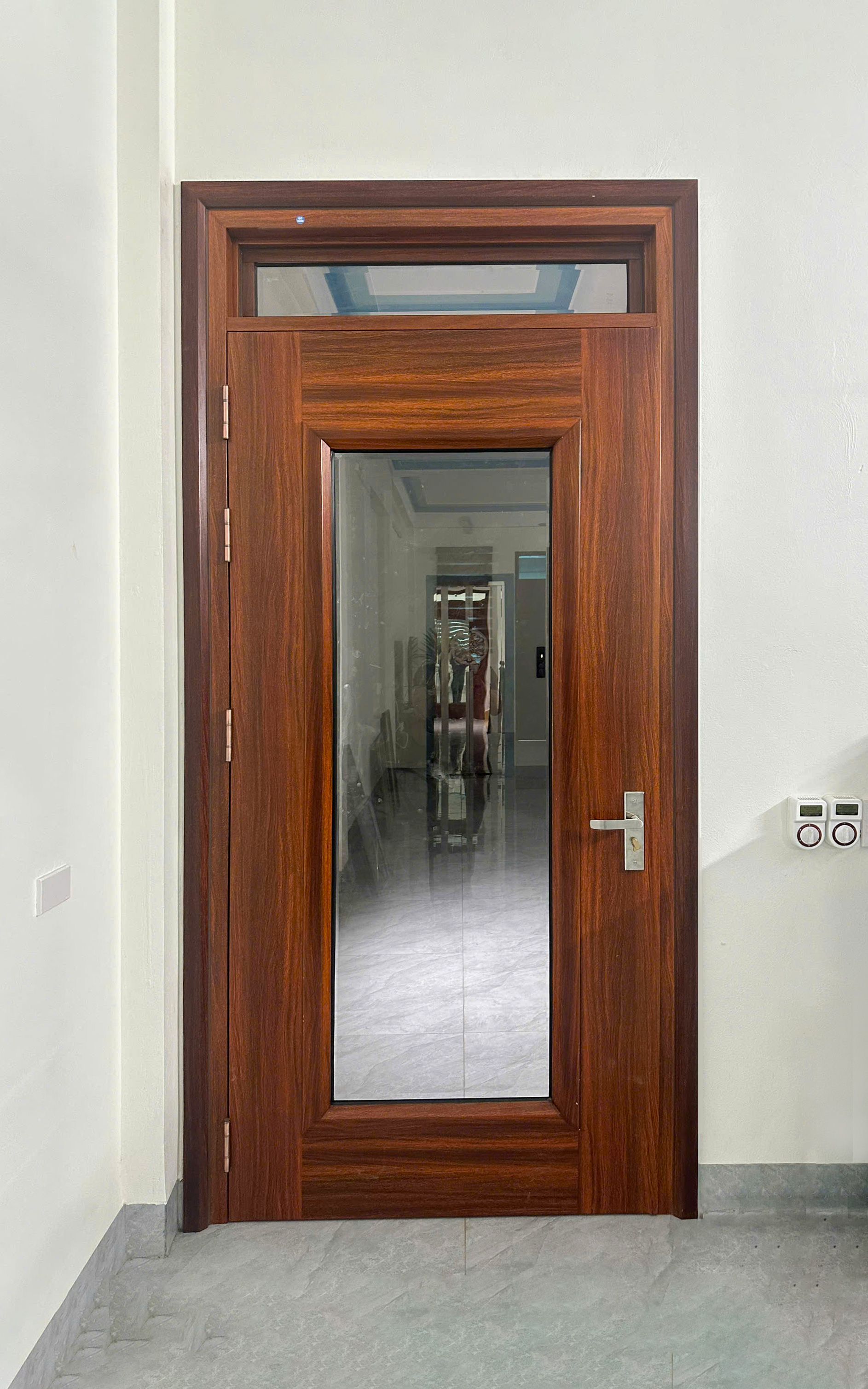 Cửa 1 cánh ô thoáng kính